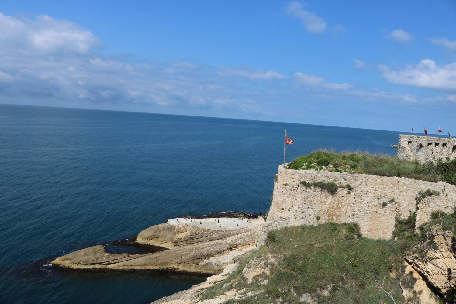 Die alten Festungsmauern von Ulcinj.