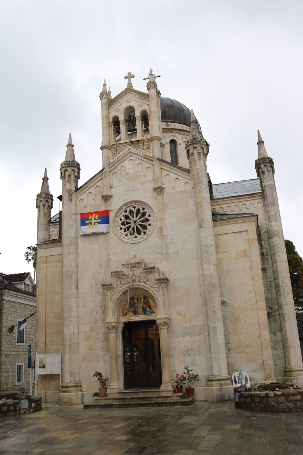 Orthodoxe Kirche am Hauptplatz der Altstadt.