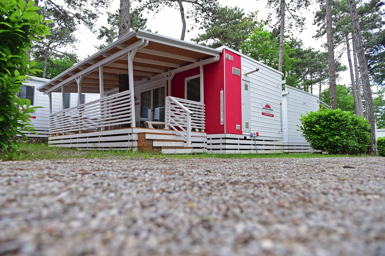 Luxuriös ausgestattet sind die Mobilheime im Camping Mare Pineta bei Triest.