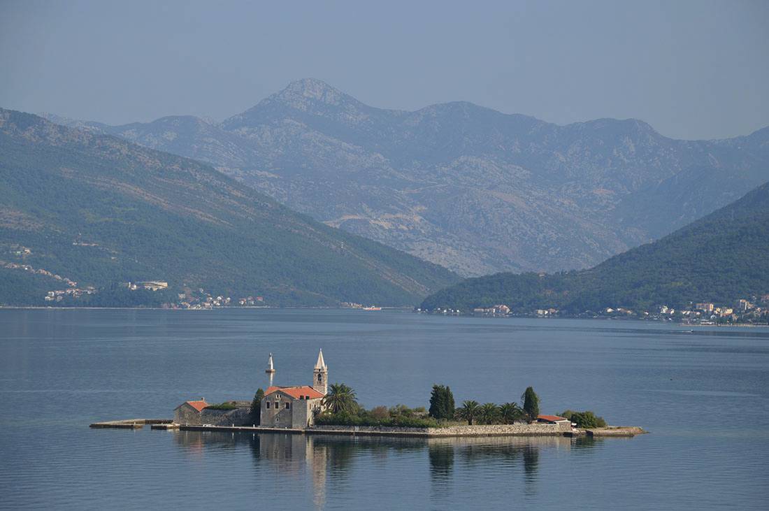 Die Naturinsel Heiliger Georg vor Perast.