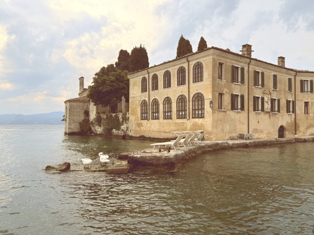 Villa in Punta San Vigilio