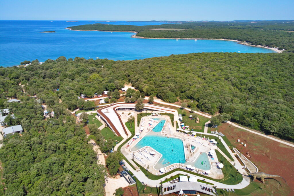 Der Camping Village Mon Perin liegt direkt am Meer